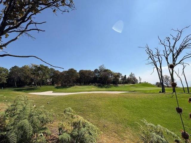 Terreno premium junto al campo de golf con vistas abiertas en El Cielo Country C