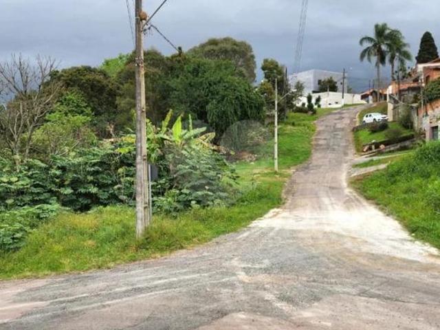 Terreno próximo ao Centro de Saúde Pequeno Cotolengo no Bairro Campo Comprido