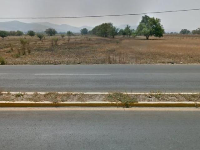 TERRENO QUE COLINDA CON CARRETERA CERCA DEL CRIT