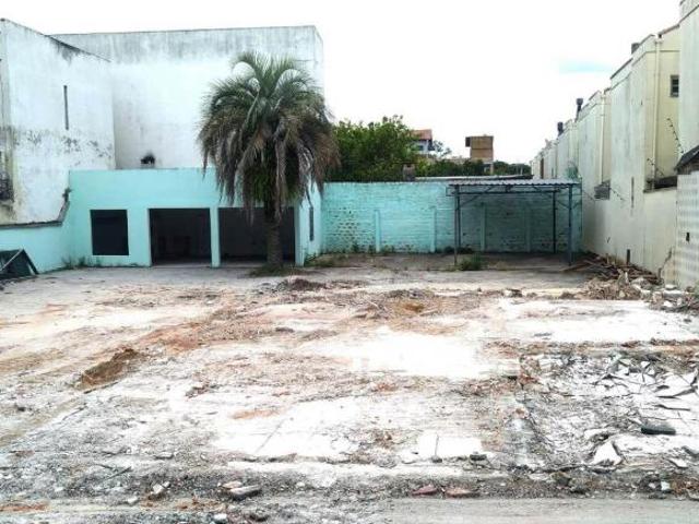 TERRENO RUA TFLORINHA JTO. FARMACIA SÃO JOÃO E AV. CAVALHADA