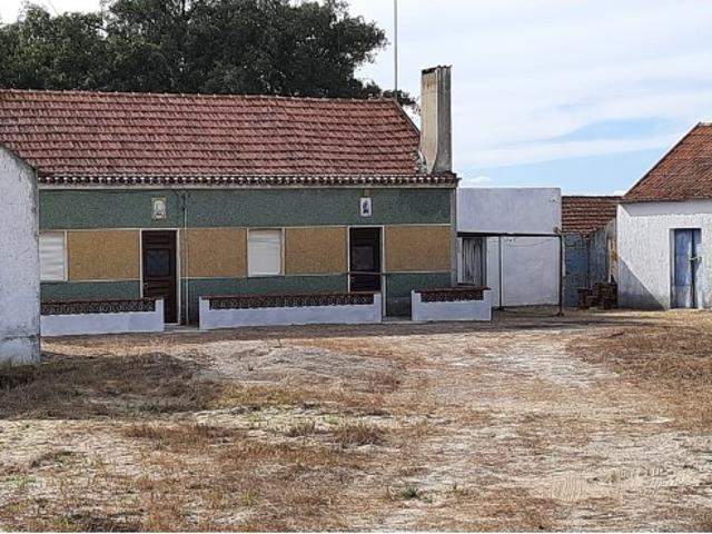 Terreno Rústico 54.500 m² inclui casa T3 com 73,15 m²