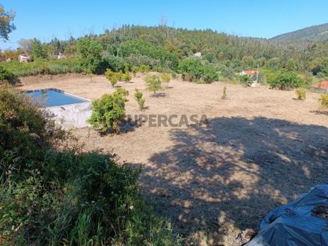 Terreno rústico com água, luz e comunicações na zona de Monchique