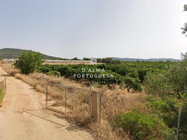 Terreno rústico com construção rural de 60m2
