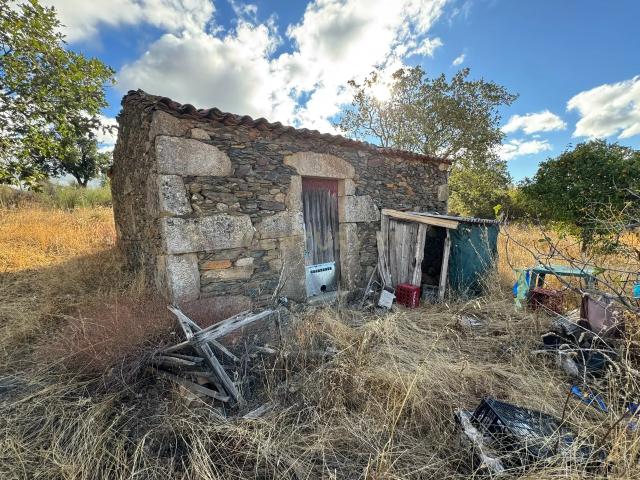 Terreno Rústico, com construção rural em Penamacor, Castelo Branco