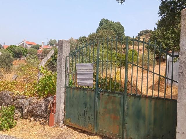 Terreno rústico com eletricidade e água