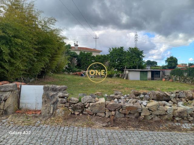 Terreno rústico com viabilidade de construção de moradia unifamiliar