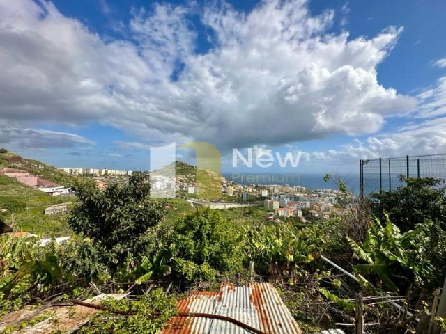 Terreno Rústico com Vista Mar com 1.902m2 em São Martinho