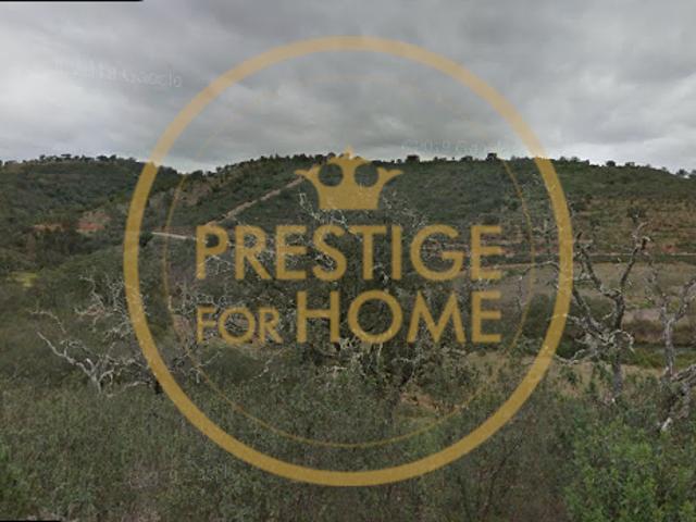 Terreno rústico com 1700 M2, situado a poucos minutos da pitoresca aldeia do Ameixial