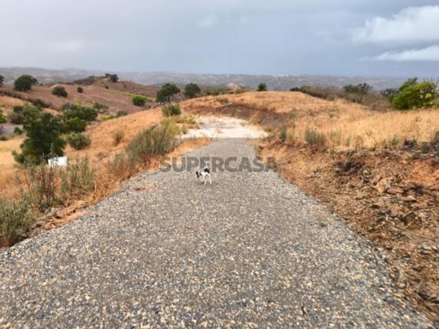TERRENO RÚSTICO COM 17.480 m2 ÁGUA E SISTEMA SOLAR ESTRUTURA AMOVÍVEL PRÓXIMO AO MARROQUIL AZINHAL CASTRO MARIM ALGARVE