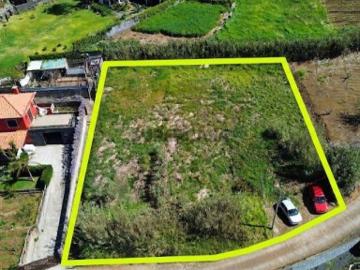 Terreno Rústico com 1.050 m² Calheta