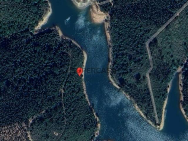 Terreno Rústico com 1.760 m² e Frente para o Rio | Serra, Tomar