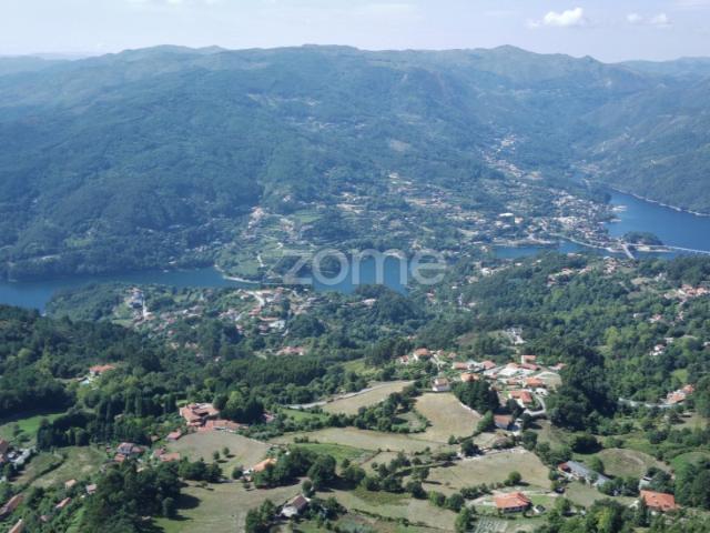 Terreno Rustico com 1.804 M2 vistas rio Vieira do Minho