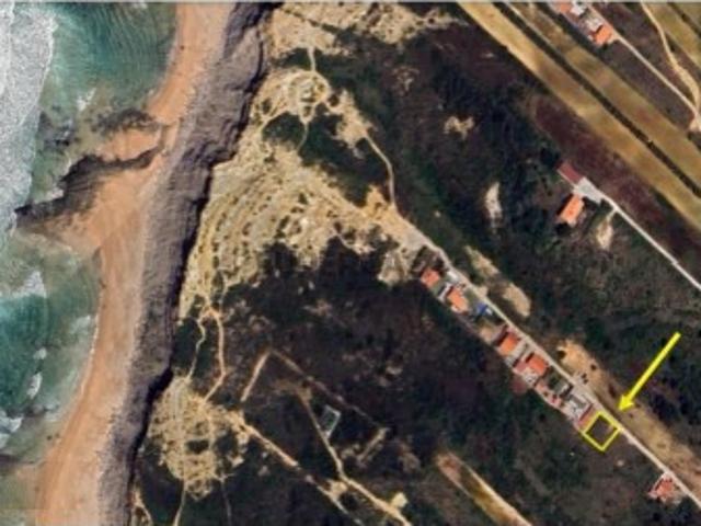 Terreno rústico com 462 m2 e com excelente vista para o mar !