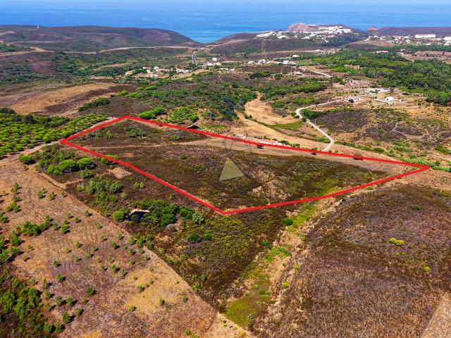 Terreno rústico com 48000 m2 a 3 km praia da Arrifana Aljezur