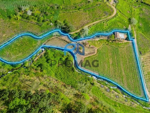 TERRENO RÚSTICO com 4.000m2 para Off Grid com uma Edificação, junto á Ribeira do Zêzere em Baião