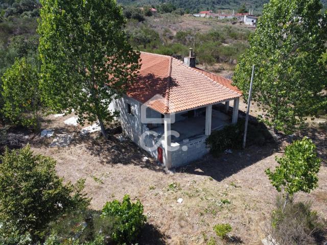 Terreno rustico com 8354m2 com Armazém em Sanjurge