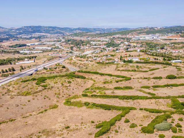 Terreno Rústico com 9640 m2 em São Julião do Tojal, Loures