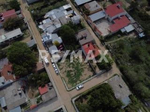 Terreno rústico con servicios a pie de calle