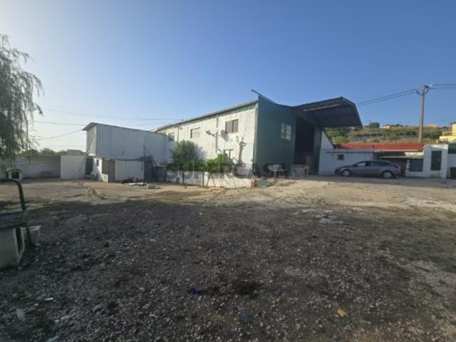 Terreno Rústico de 1480 m2 e Armazém de 340 m2, contento ainda cozinhas e salas de apoio a atividade