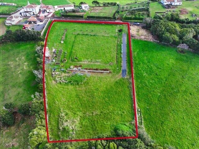 Terreno Rústico de 4850m2 Santo Espírito, Vila do Porto