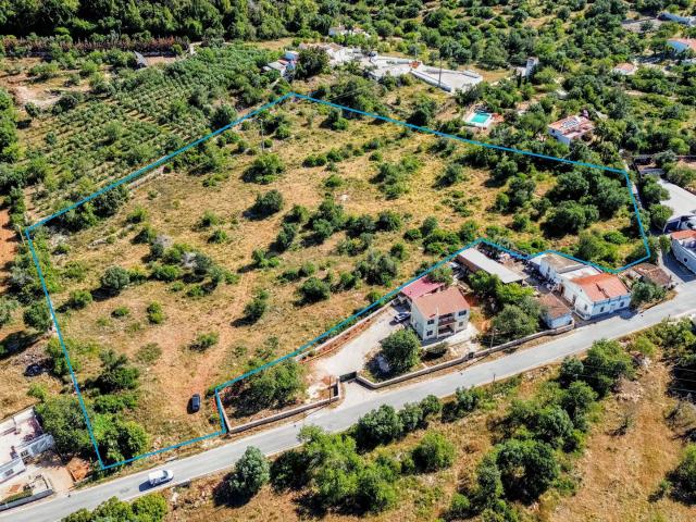 Terreno Rústico em Faro com Vista Panorâmica e Acesso Fácil