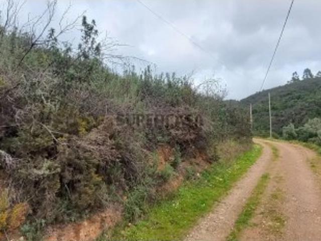 Terreno Rústico em Monchique com Água e Vista Deslumbrante