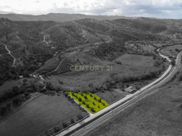 Terreno rústico em São Marcos da Serra, com uma área total de2480 m²