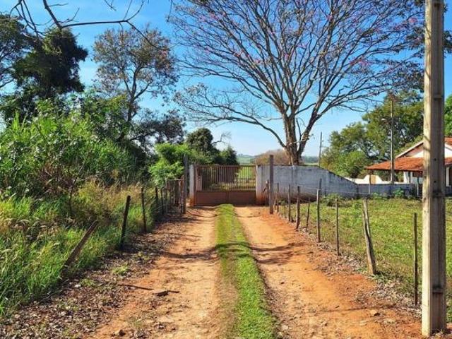 Terreno rural no limite da área urbana e com servidão de passagem