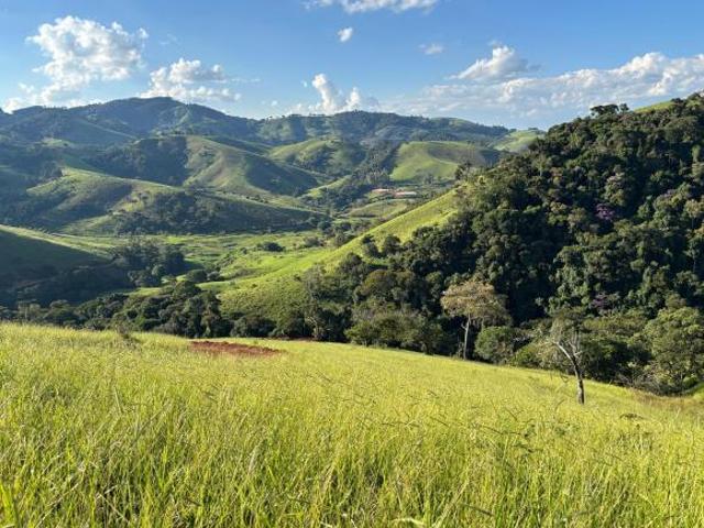 TERRENO RURAL COM NASCENTE E VISTA PARA MONTANHAS