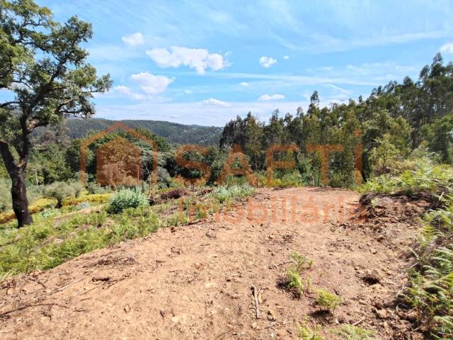 TERRENO COM POSSIBILIDADE DE CONSTRUÇÃO, COM UMA VISTA LINDÍSSIMA E INFINITA