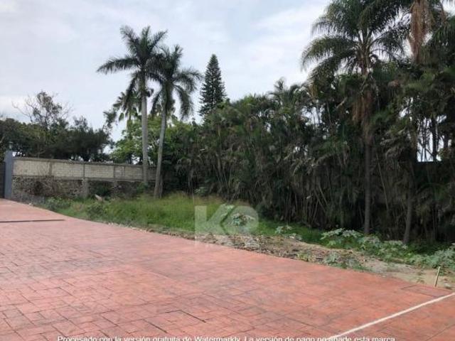 TERRENO EN VENTA EN JARDINES DE DELICIAS CUERNAVACA DE 296 m²