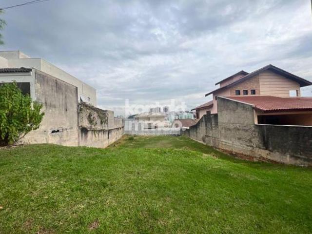 Terreno Residencial em Condomínio à venda em Jardim Astro