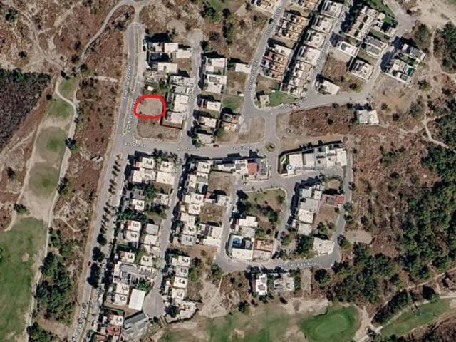 Terreno Residencial en Avenida Principal