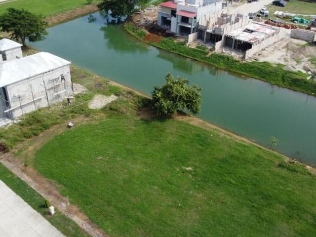 Terreno residencial en venta con vista al lago zona country