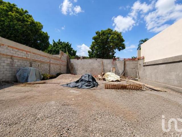 Terreno residencial en venta con canal de nado en Delicias, Cuernavaca