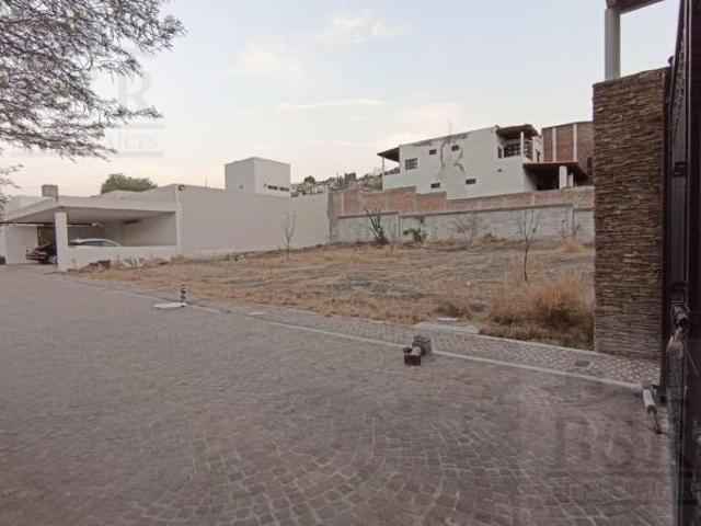 TERRENO RESIDENCIAL EN VENTA EN COLINAS DEL BOSQUE, CORREGIDORA