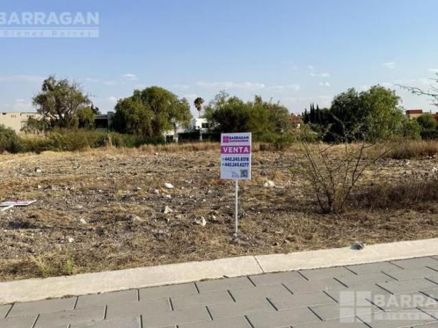 Terreno en venta en El Campanario, con vista al lago
