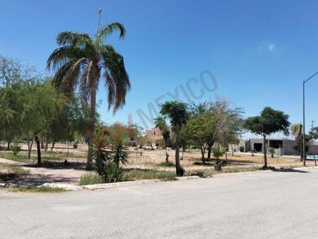 Terreno residencial en venta en El Campanario, Torreón | 280 m² frente a área verde