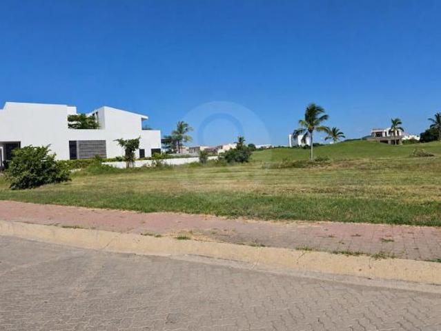 Terreno residencial en venta en Fraccionamiento Marina Mazatlán