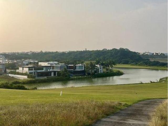 Terreno residencial en venta en Punto Tiburón Marina 1, con vista al hoyo 3 y lago