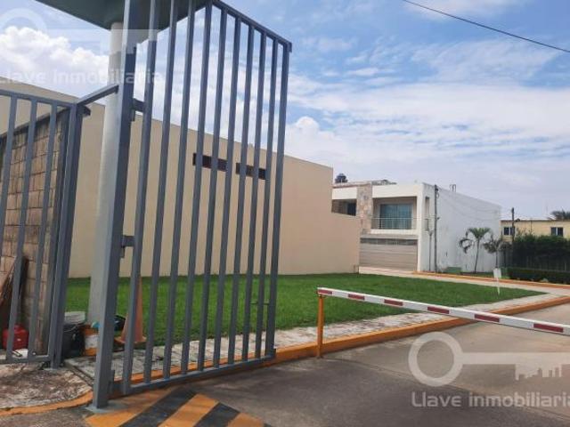 Terreno residencial en venta ubicado en Fracc. Paraíso Las Reinas, en Coatzacoalcos, Veracruz