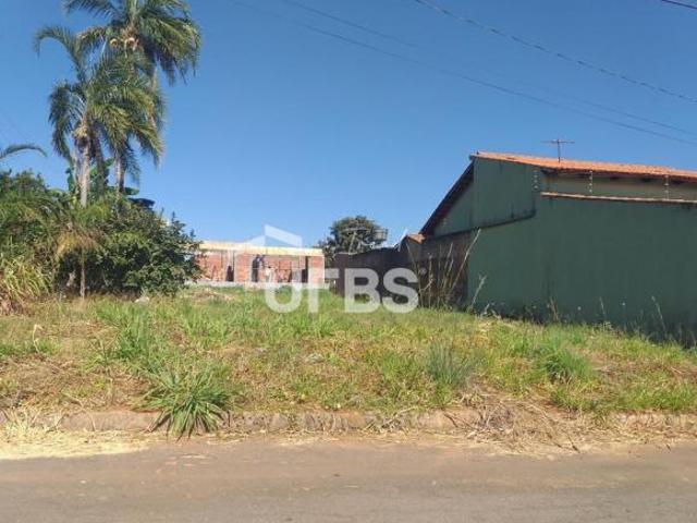 Terreno residencial espaçoso e privilegiado em Goiânia