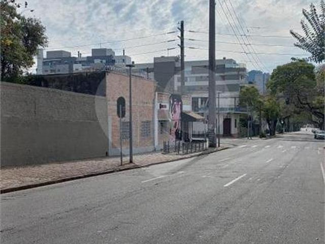 Terreno Residencial/Comercial Água Verde Área Total: 440 m²