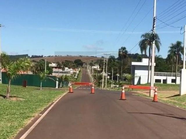 Lote perto da água com 600 m2 no Riviera de Santa Cristina II