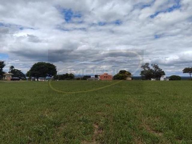 Lote com 900 m2, plano c/ energia no Condomínio Riviera de Santa Cristina XIII