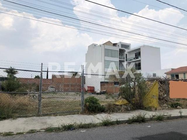 TERRENO SUPER UBICADO ZONA ZAVALETA EN RENTA