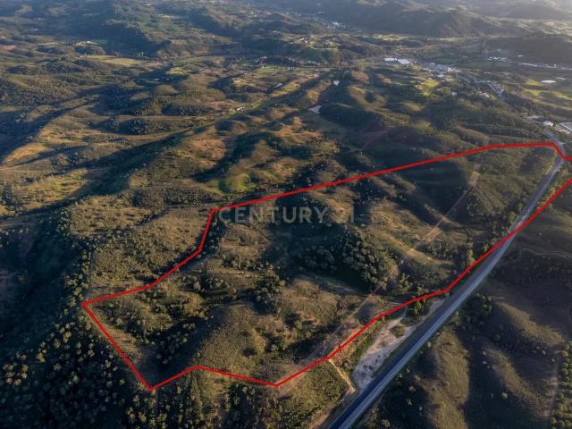 Terreno sito em S. Marcos da Serra, junto à IC1 e à A2 Lisboa/Algarve