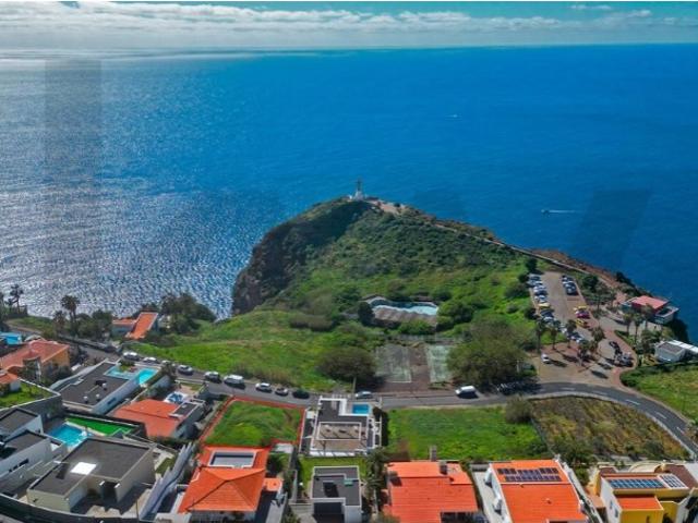 Terreno situado no Cristo Rei, Garajau | Oportunidade de negócio