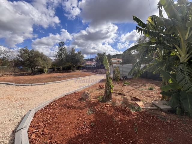 Terreno situado na cumeada de baixo com casas móveis