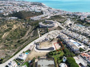 Terreno situado numa zona residencial de prestígio com vistas desafogadas